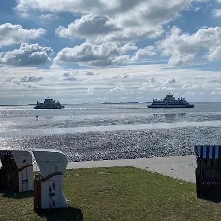 Kapitanshaus In Front Of Sylt *